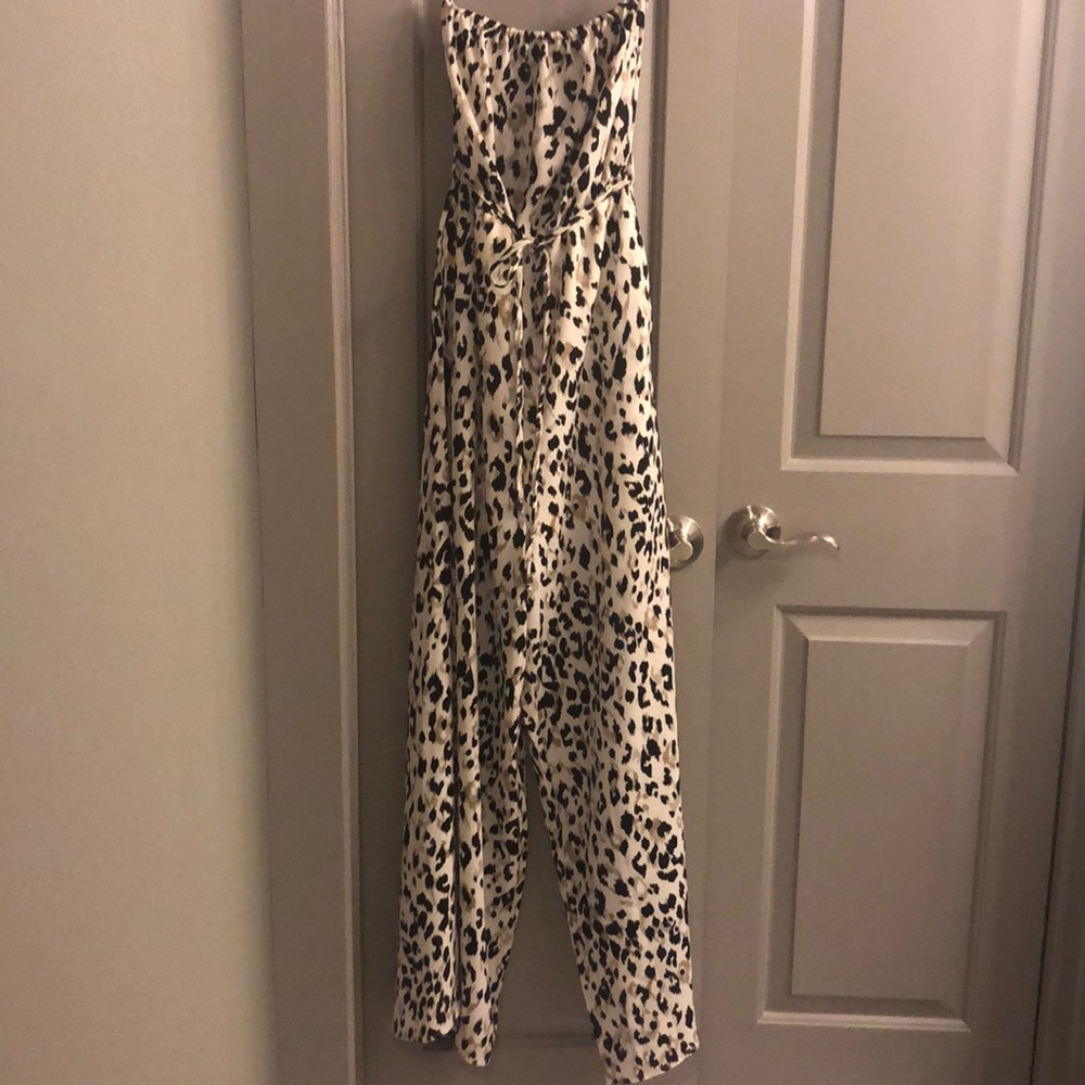 Leopard print strapless jumpsuit! 🐯